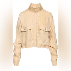 Blank NYC lightweight cropped utility jacket in oatmeal. Size: medium.